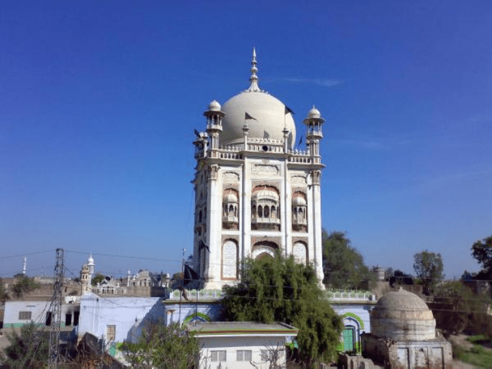 Shrine Of Ismail Shah Bukhari in Chiniot